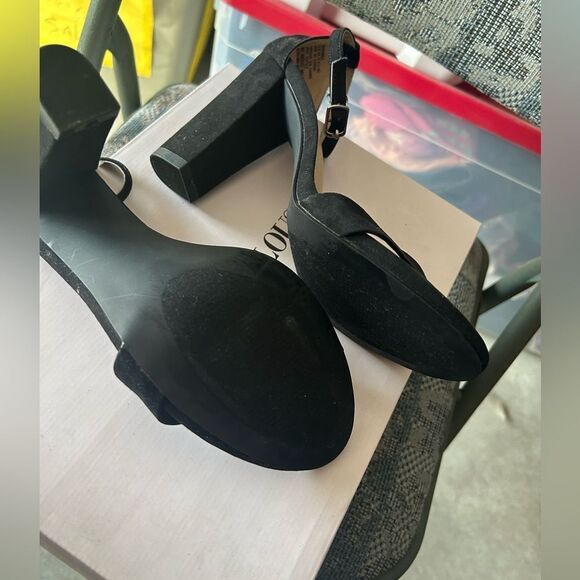 JustFab Black Heels with Elegant Design - Picture 3 of 16